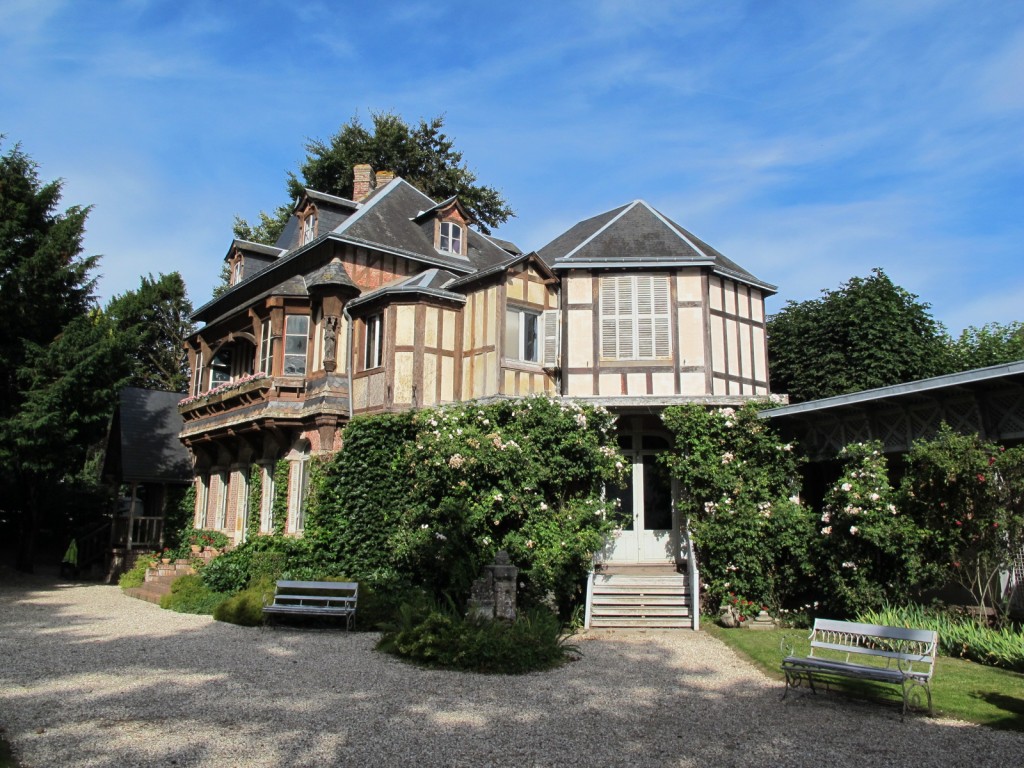 Extérieur du Clos Lupin, août 2013, © Justine Delassus.