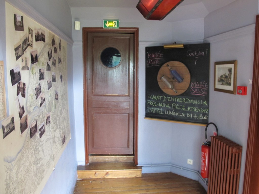 Photographie de la salle qui précède la découverte du trésor, Clos Lupin, août 2013, © Justine Delassus.